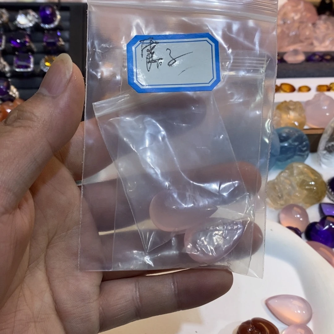 颈饰未镶嵌芙蓉石天然莫桑水滴