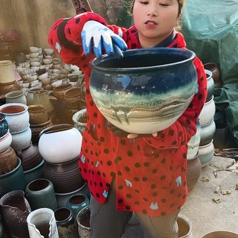 口30高21瑕疵口裂一个。