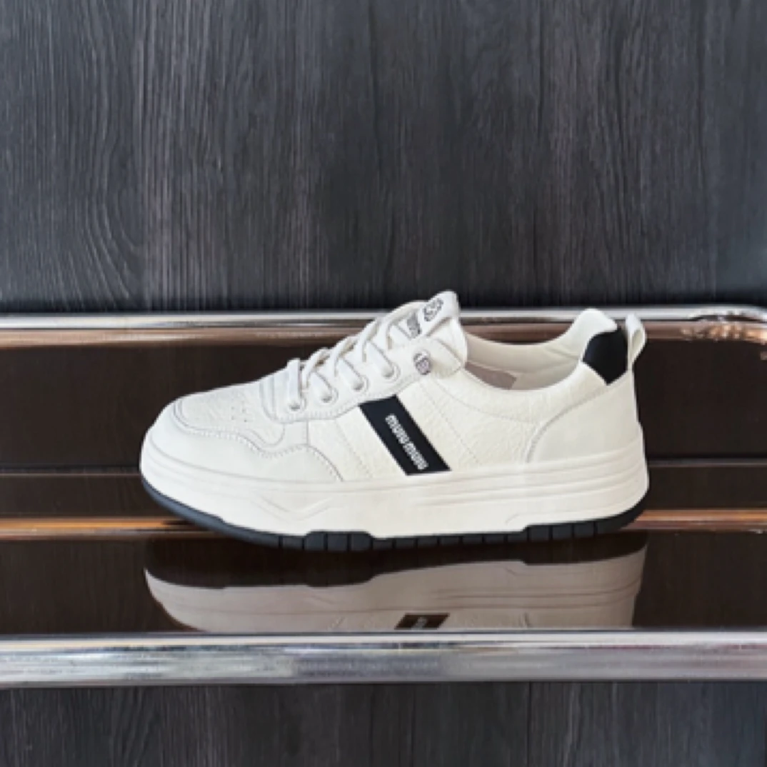 雪芭妮2025春季新款厚底小白鞋女手抓纹软底休闲轻便运动板鞋女