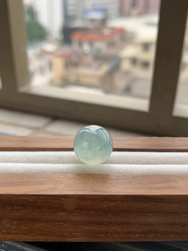 天然缅甸翡翠-高品质冰飘花圆珠12.7mm