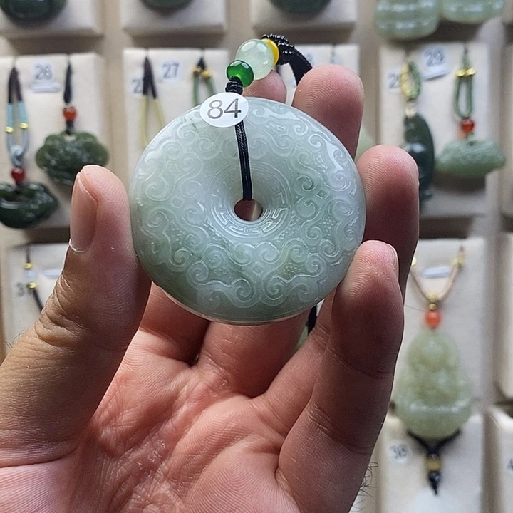 石英质玉未镶嵌颈饰