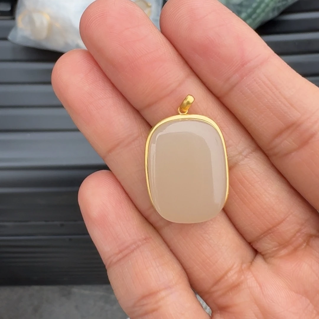 和田玉18K金镶嵌颈饰藕粉无事牌TZ多样性拍一发一