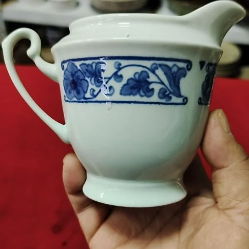瓷片瓷片，各种摆件，均有瑕疵。沙锅！