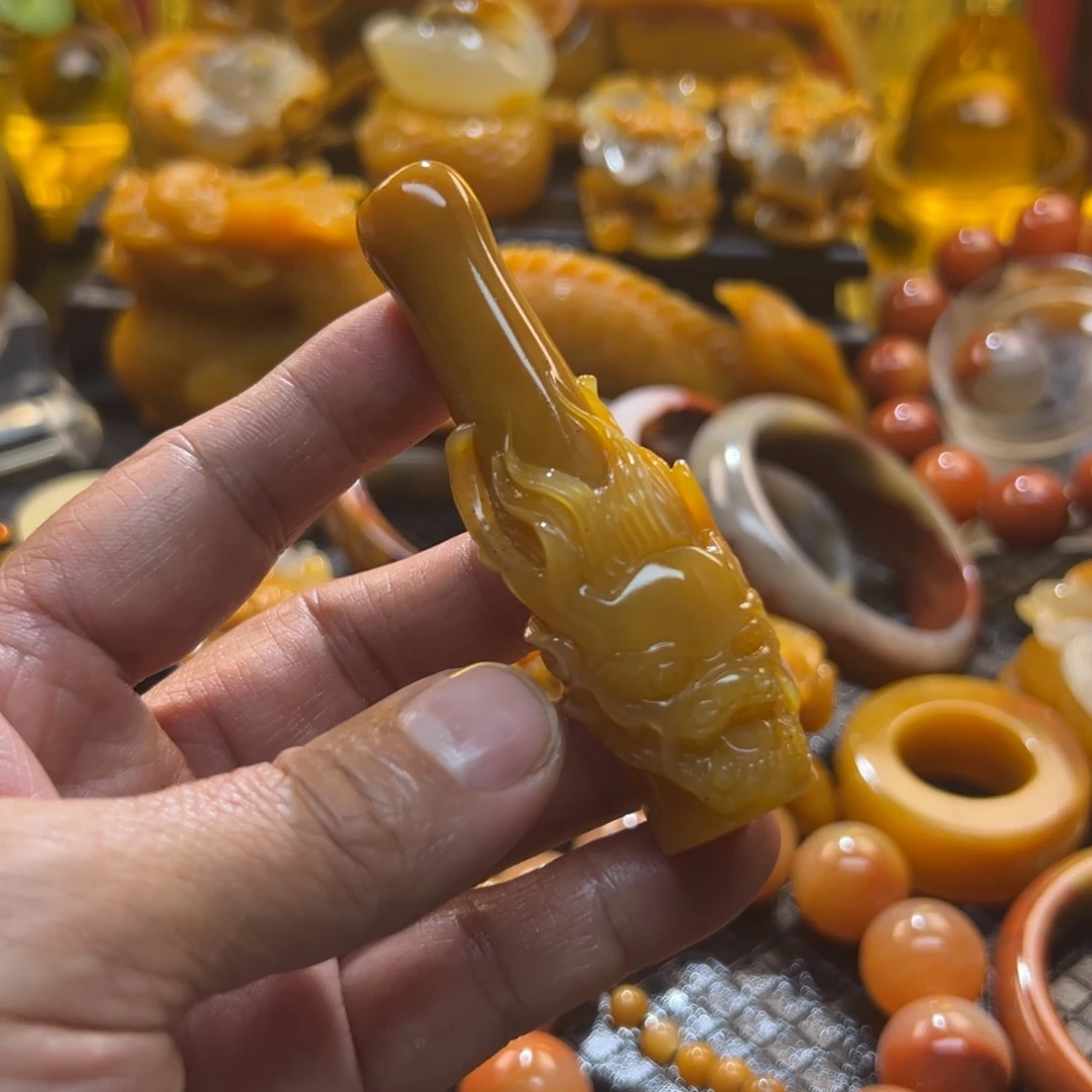 外***摊石英质玉未镶嵌颈饰