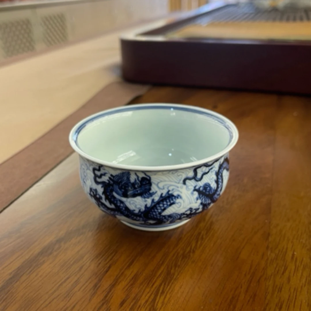 青花手绘龙纹 主人杯
