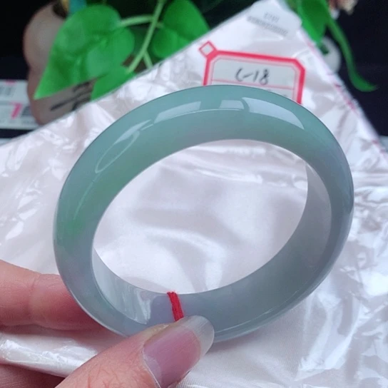 翡翠手镯未镶嵌       正圈57 大轮胎