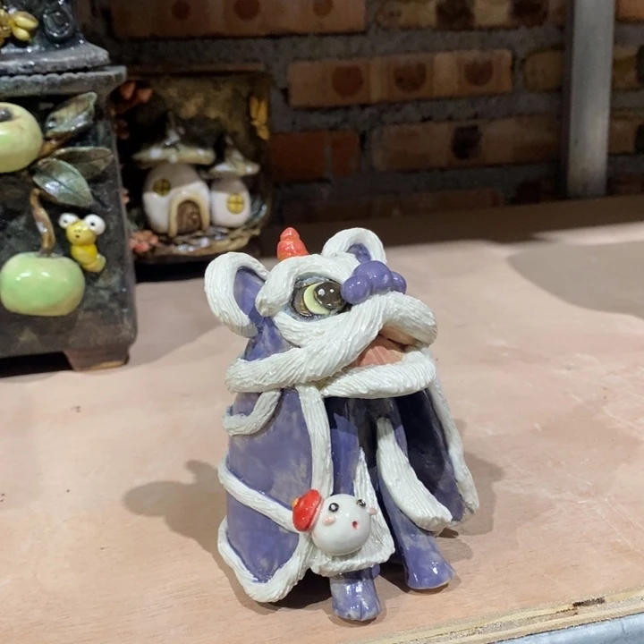 青藤花器舞狮摆件
