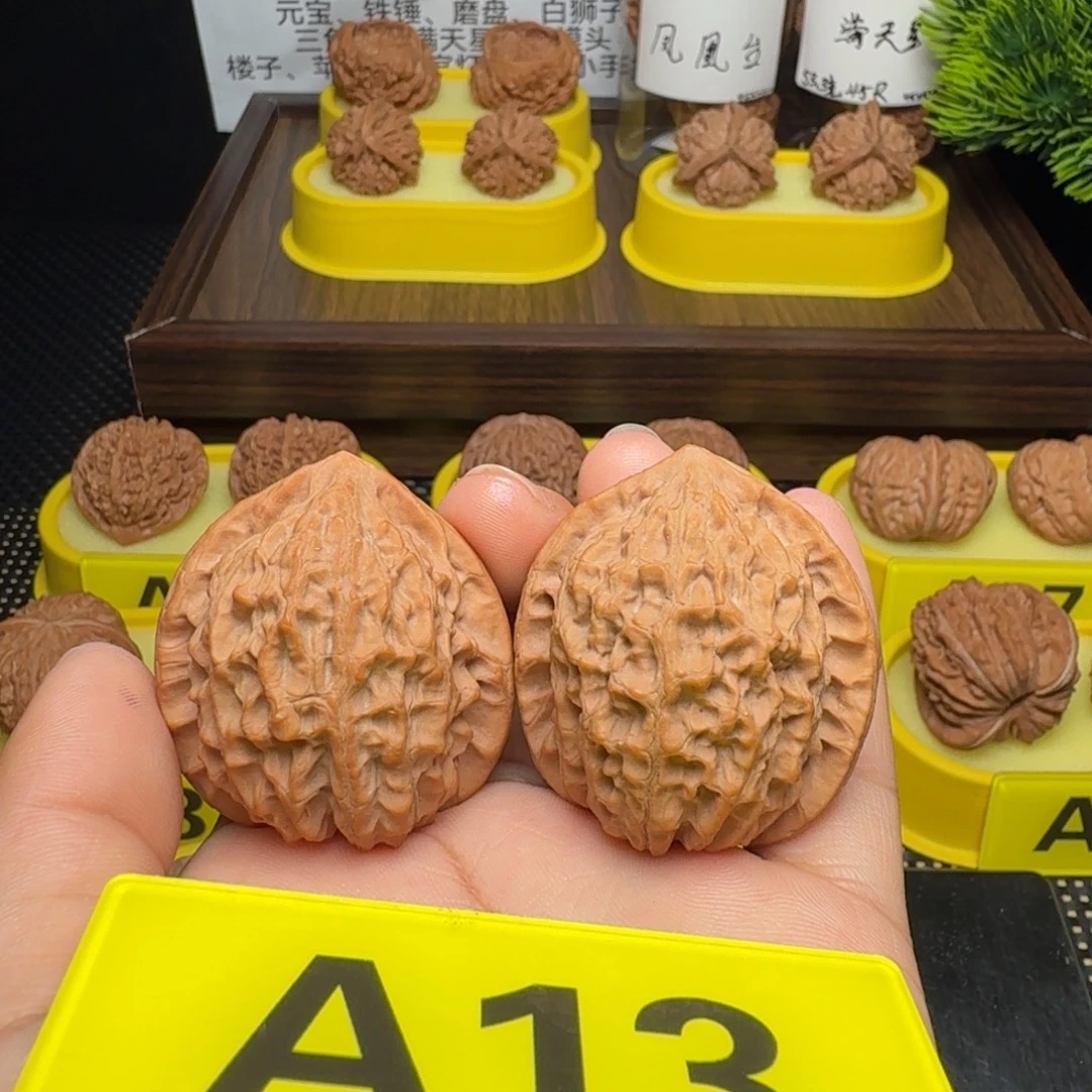 文玩核桃把件金牛，扫尖白茬，福利