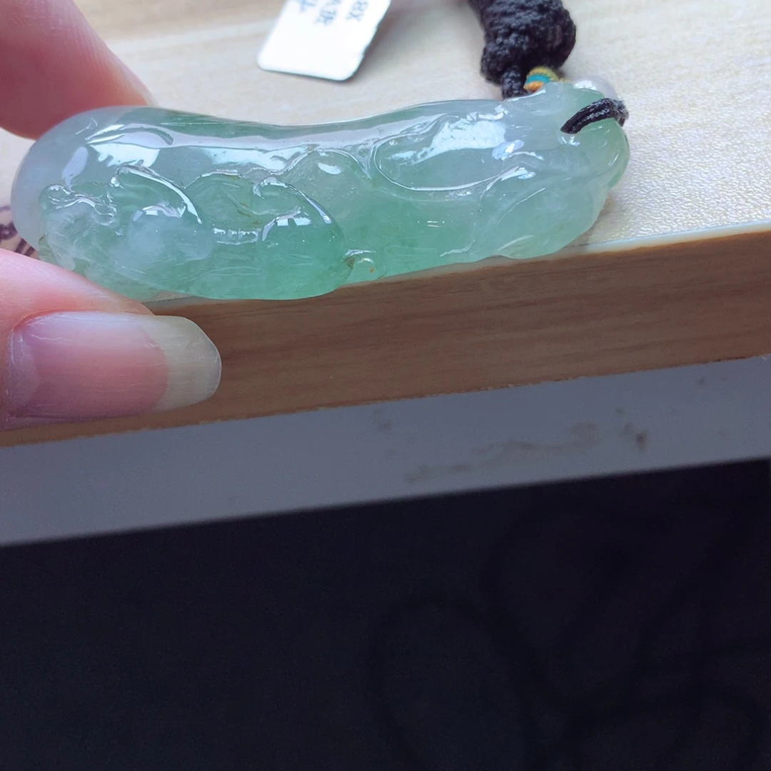 翡翠颈饰未镶嵌吊坠