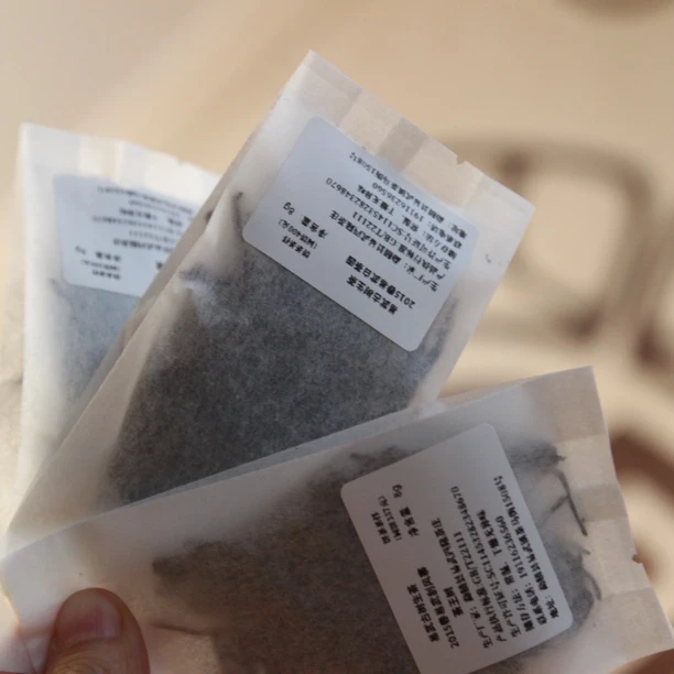 茶样 精品生茶｜2015春易武刮风寨茶王树+白茶园+2018春倚邦美境