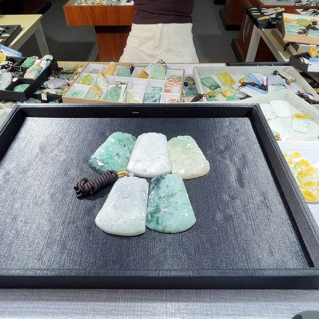 翡翠未镶嵌颈饰多样性发货仅发一件