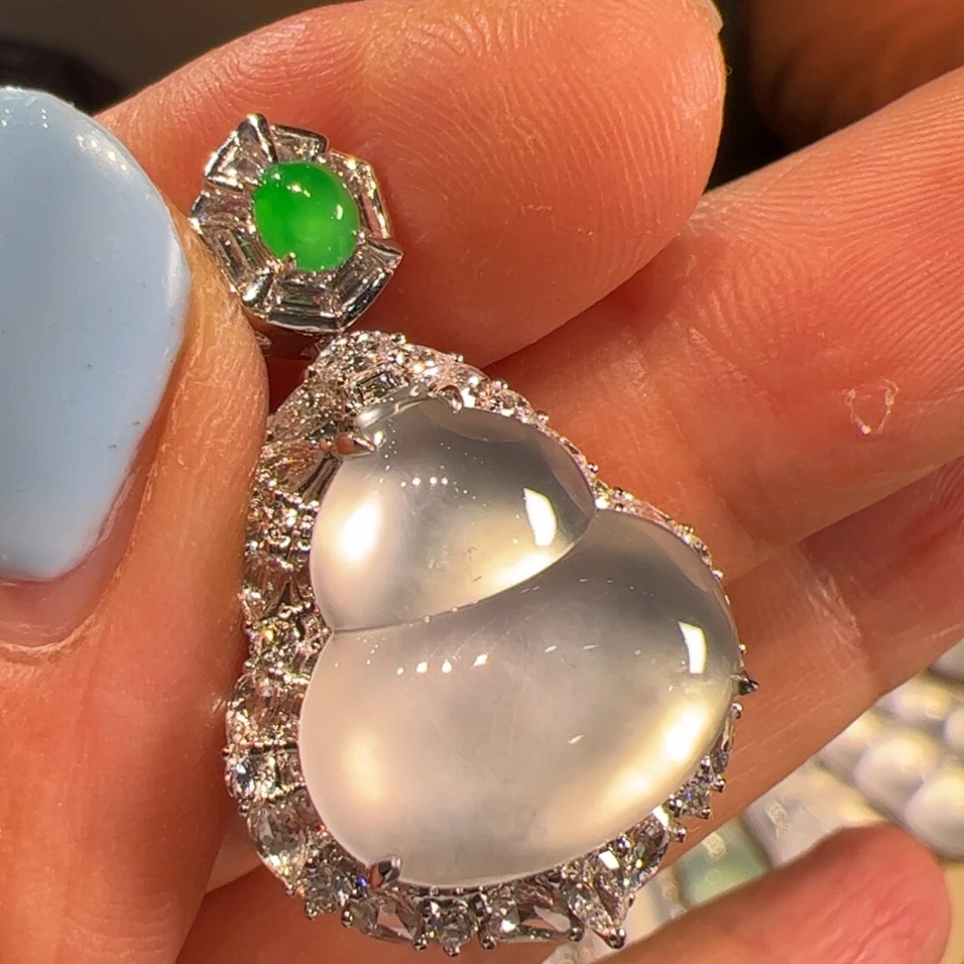 翡翠18K金镶嵌颈饰