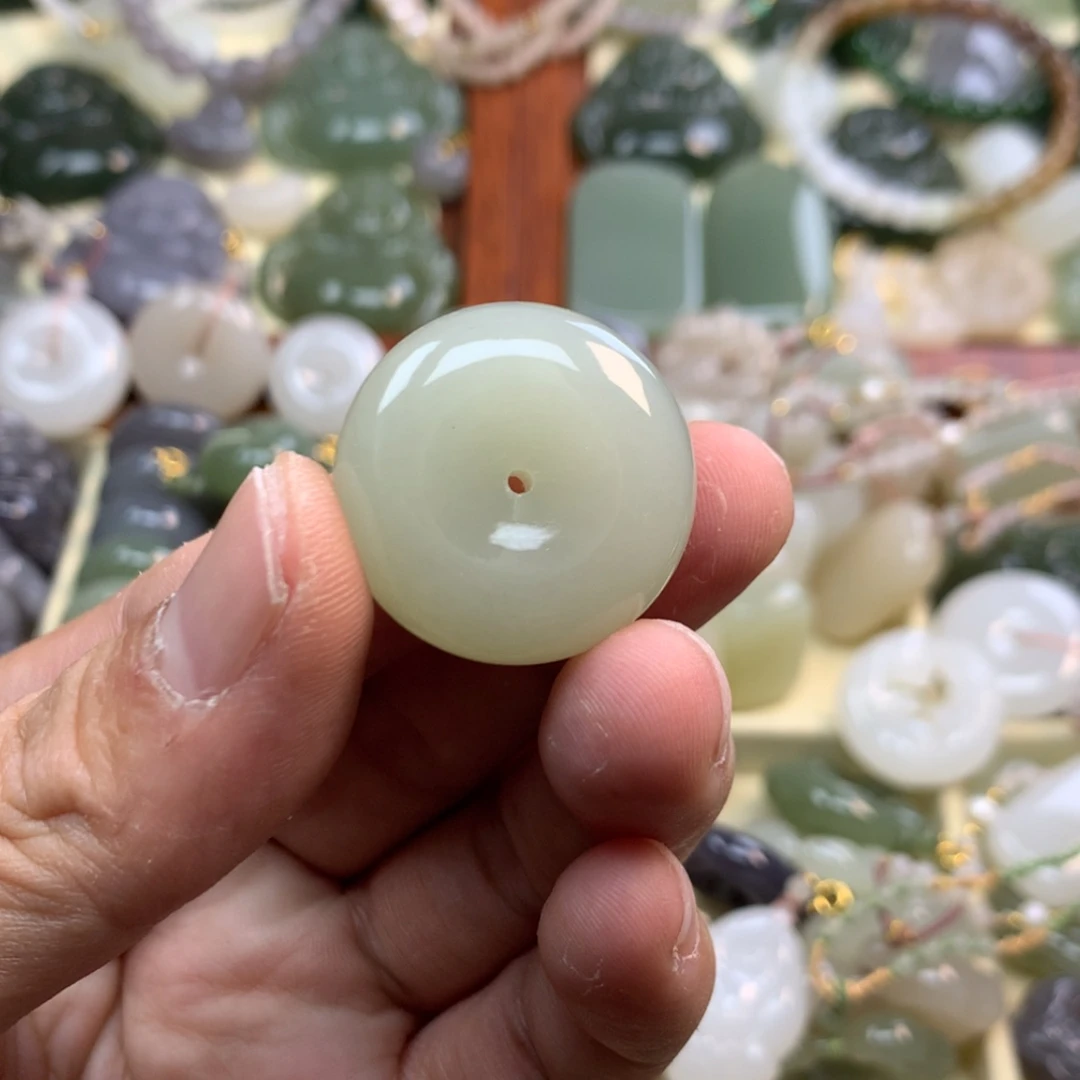 【闪购商品】和田玉未镶嵌颈饰啵**菜