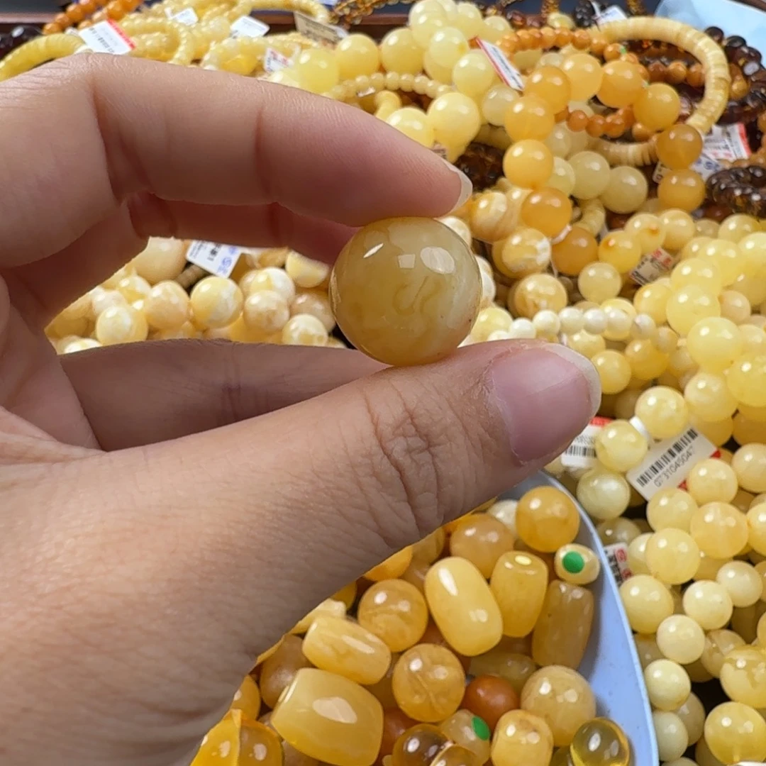 未镶嵌琥珀珠宝奇石