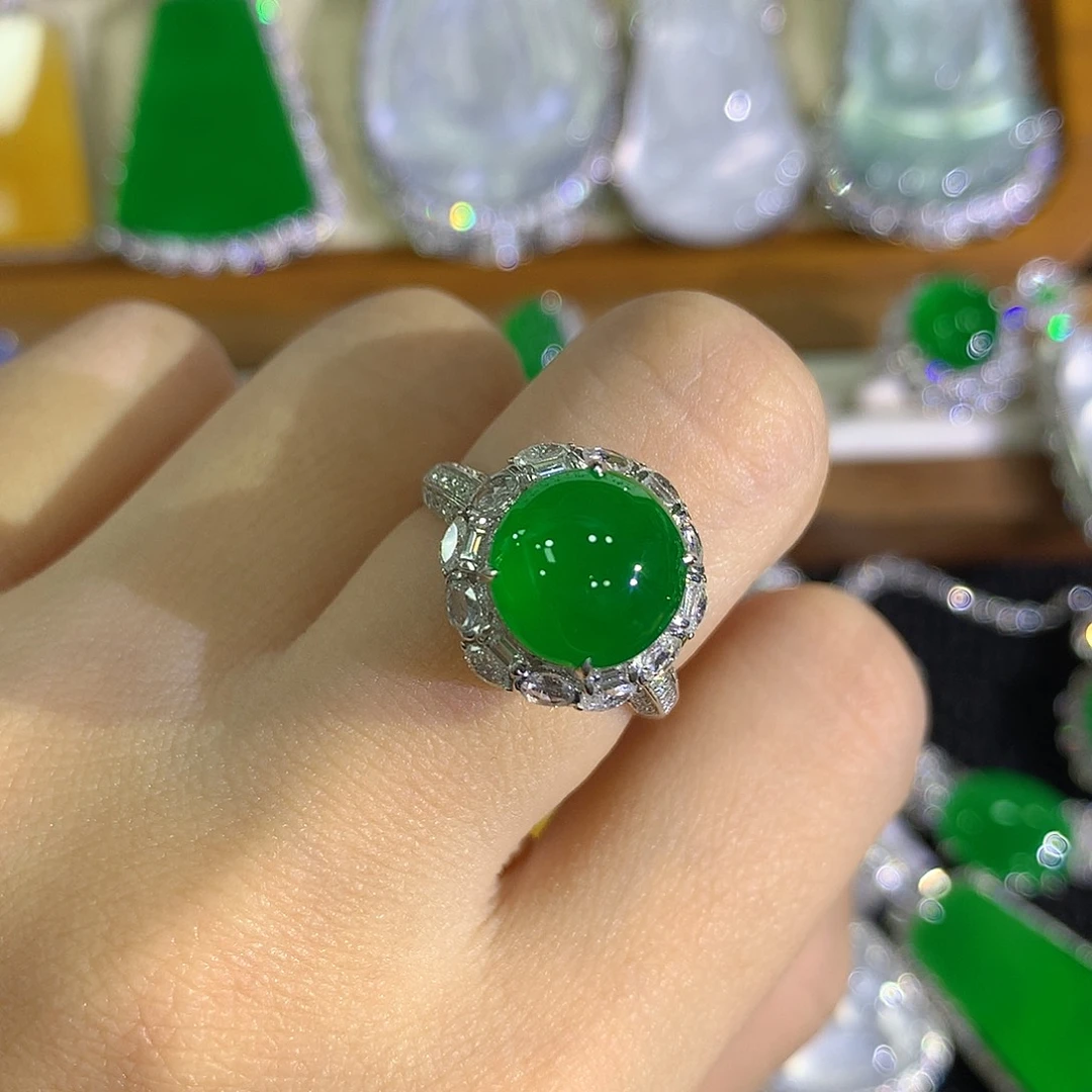 翡翠18K金镶嵌戒指蛋面