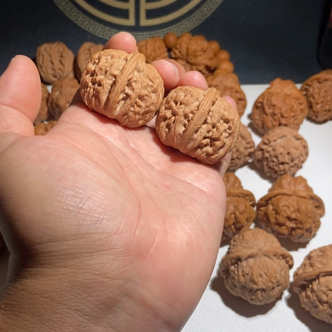 文玩核桃把件白狮子