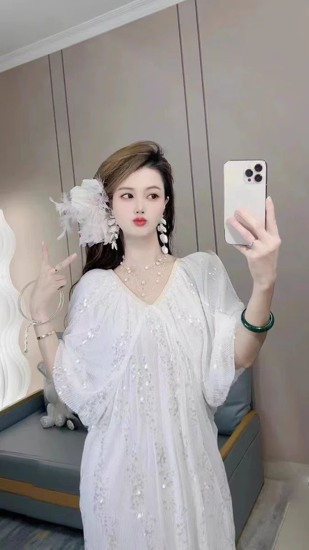 [依易原创]亮片气质百搭V领收腰显瘦气质连衣裙C0110