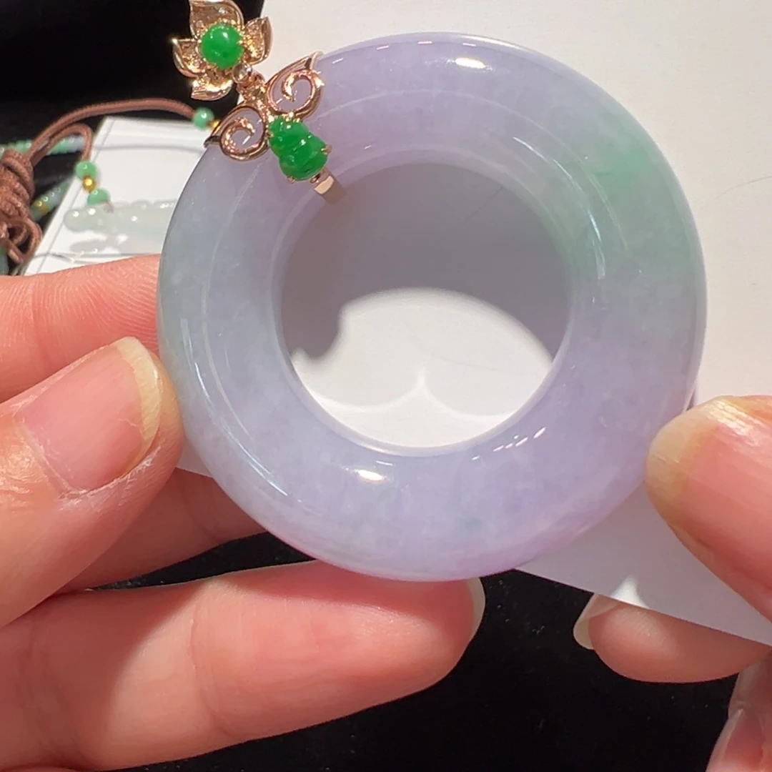 翡翠18K金镶嵌颈饰吊坠