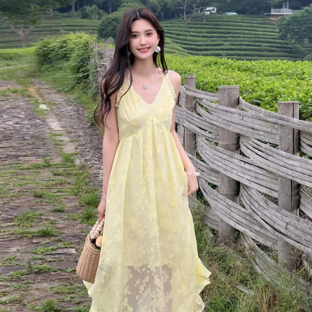 法式黄色挂脖吊带连衣裙子女夏季2025新款绝美不规则海边度假长裙