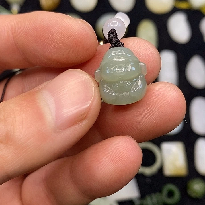 和田玉颈饰未镶嵌悦*?