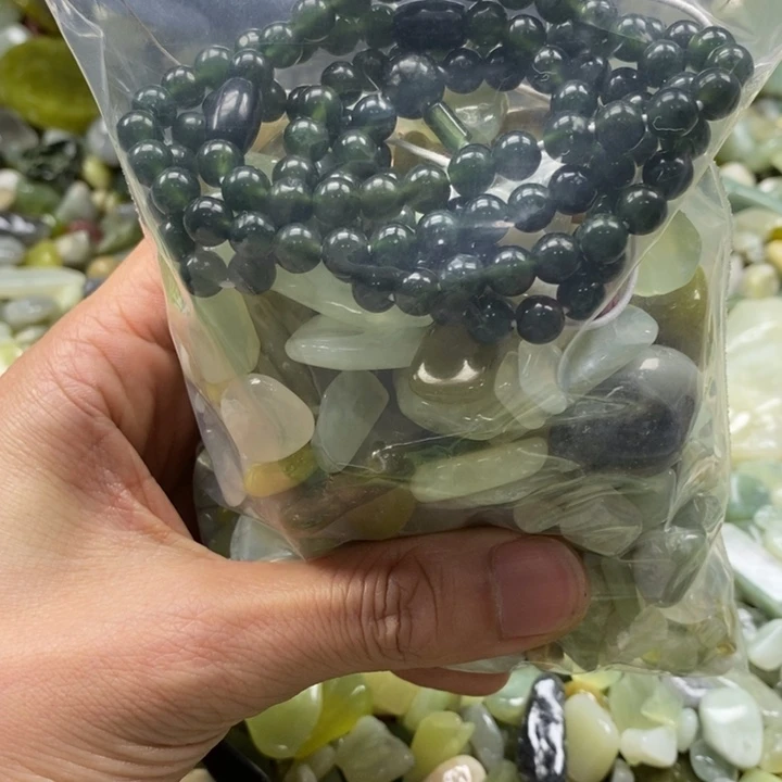 蛇纹石玉鱼缸石未镶嵌