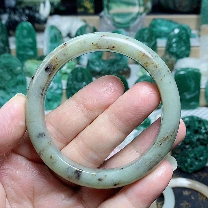 未镶嵌独山玉手镯