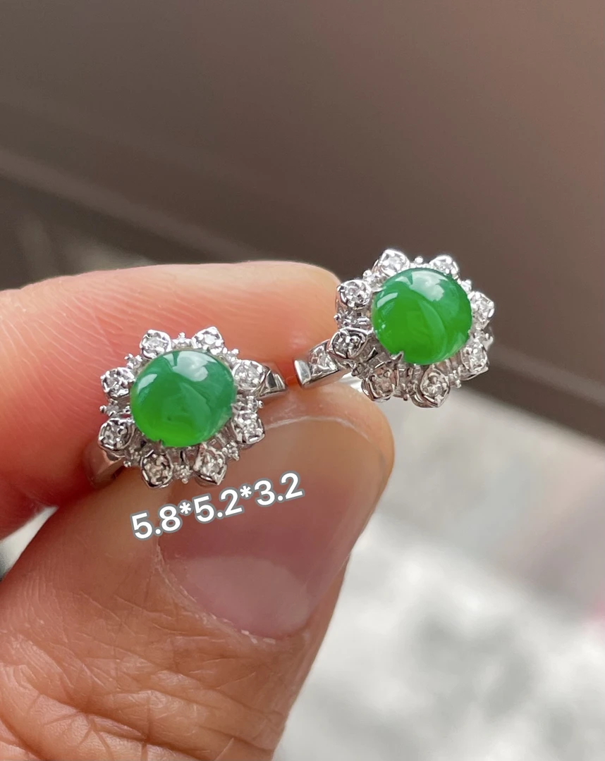 缅甸翡翠A货冰种绿蛋面耳夹18k金南非钻石