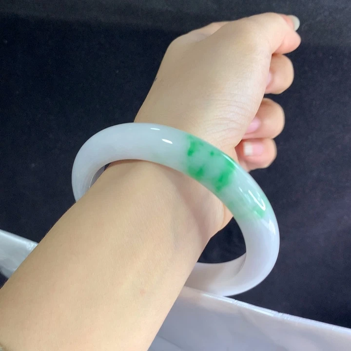 翡翠未镶嵌手镯61圈 6355白底青