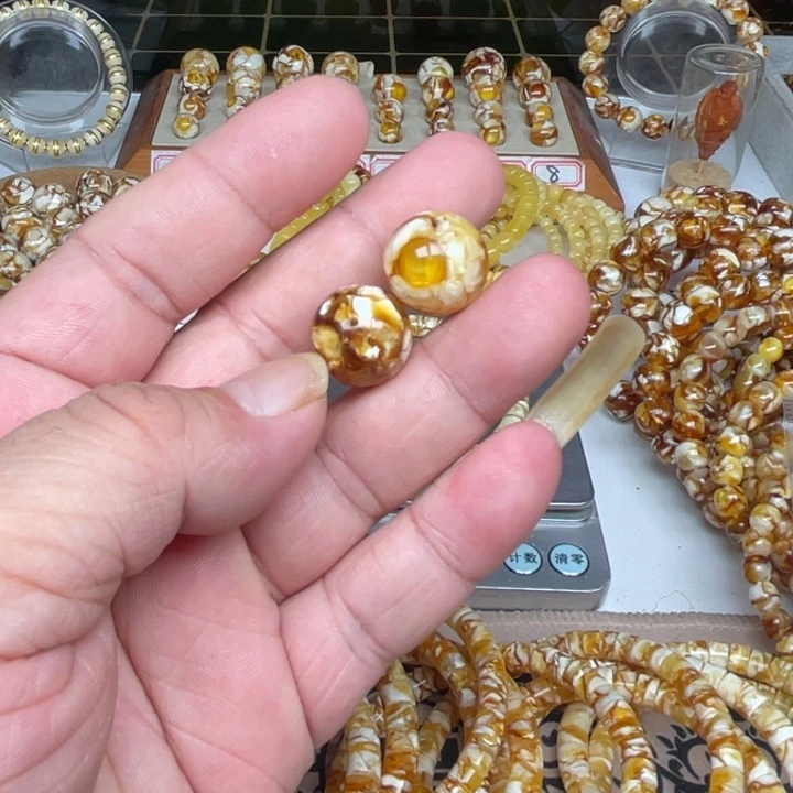 V***g琥珀未镶嵌裸石68号