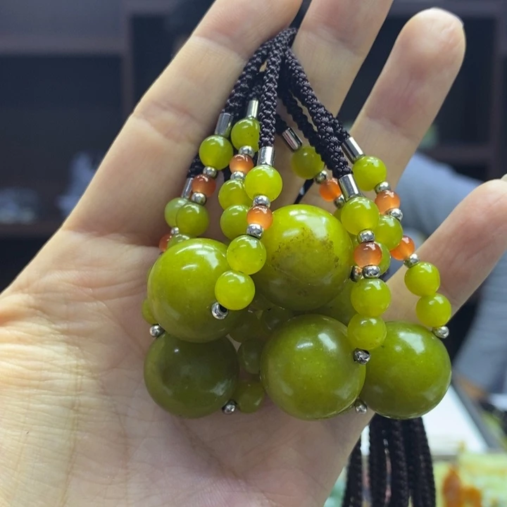 蛇纹石玉未镶嵌颈饰多样性发其一