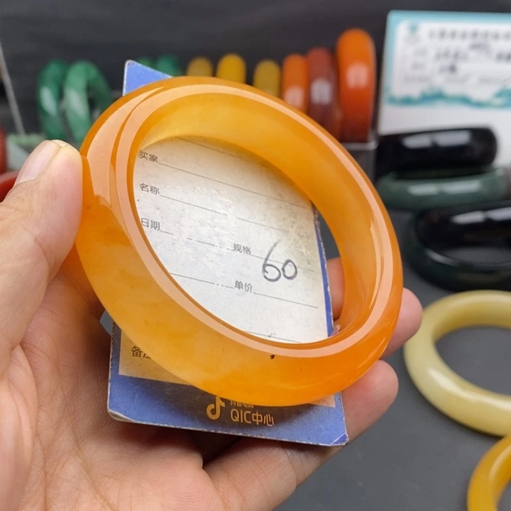 未镶嵌手镯石英质玉