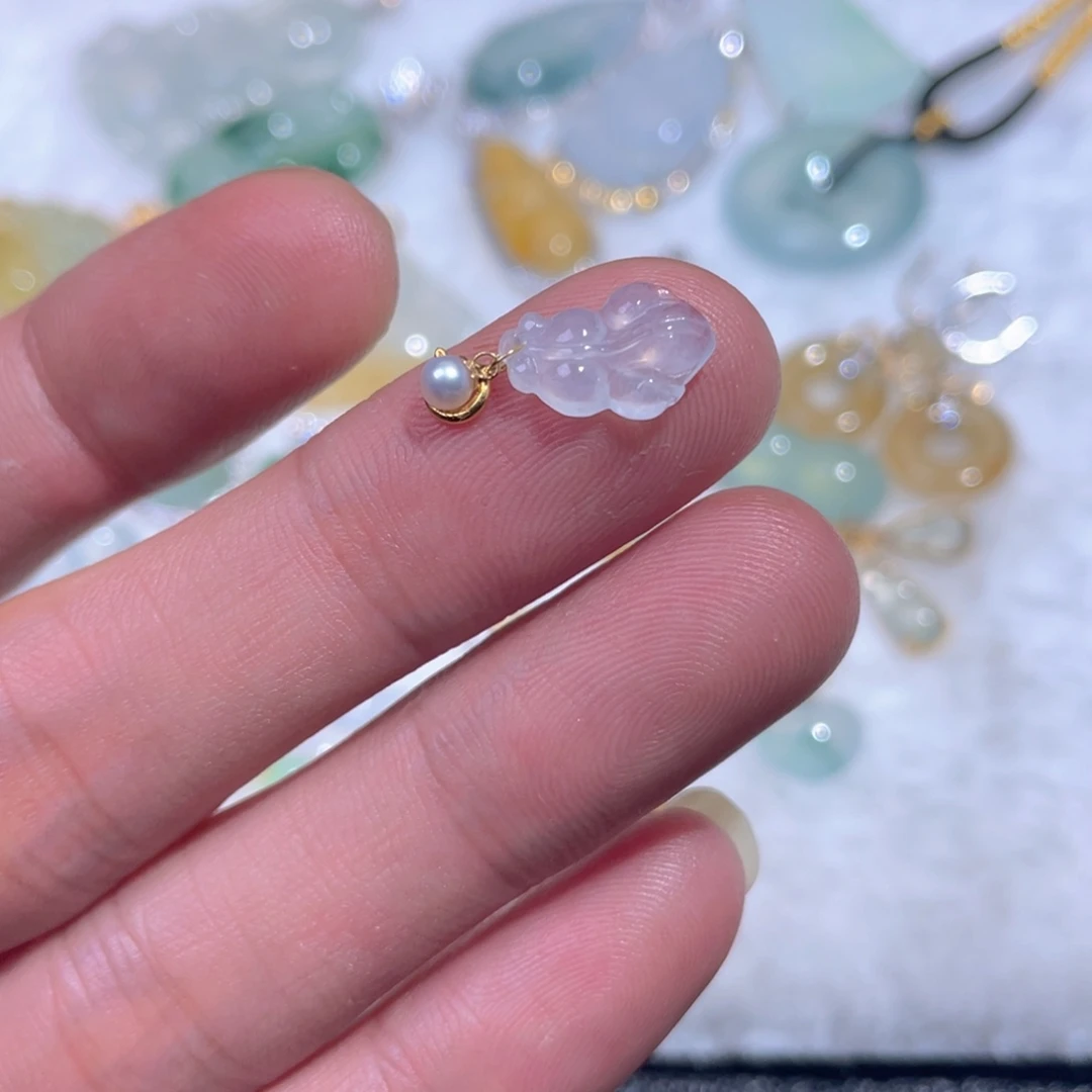 翡翠18K金镶嵌颈饰翡翠
