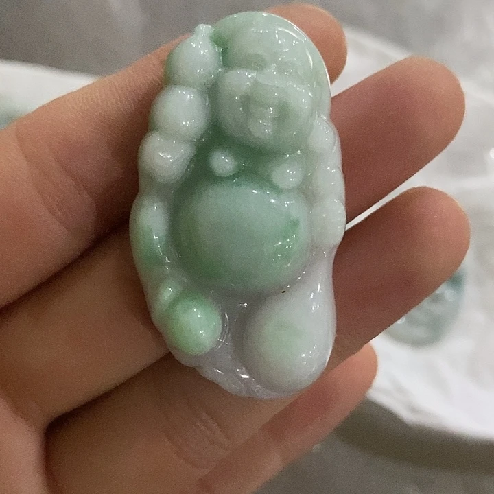 翡翠未镶嵌颈饰翡翠牌子