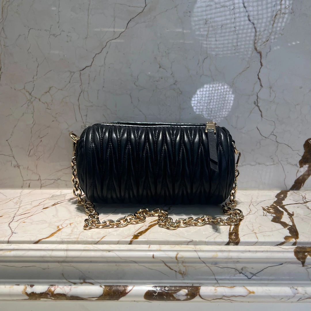 时尚轻奢57R37黑色经典单肩斜挎女包