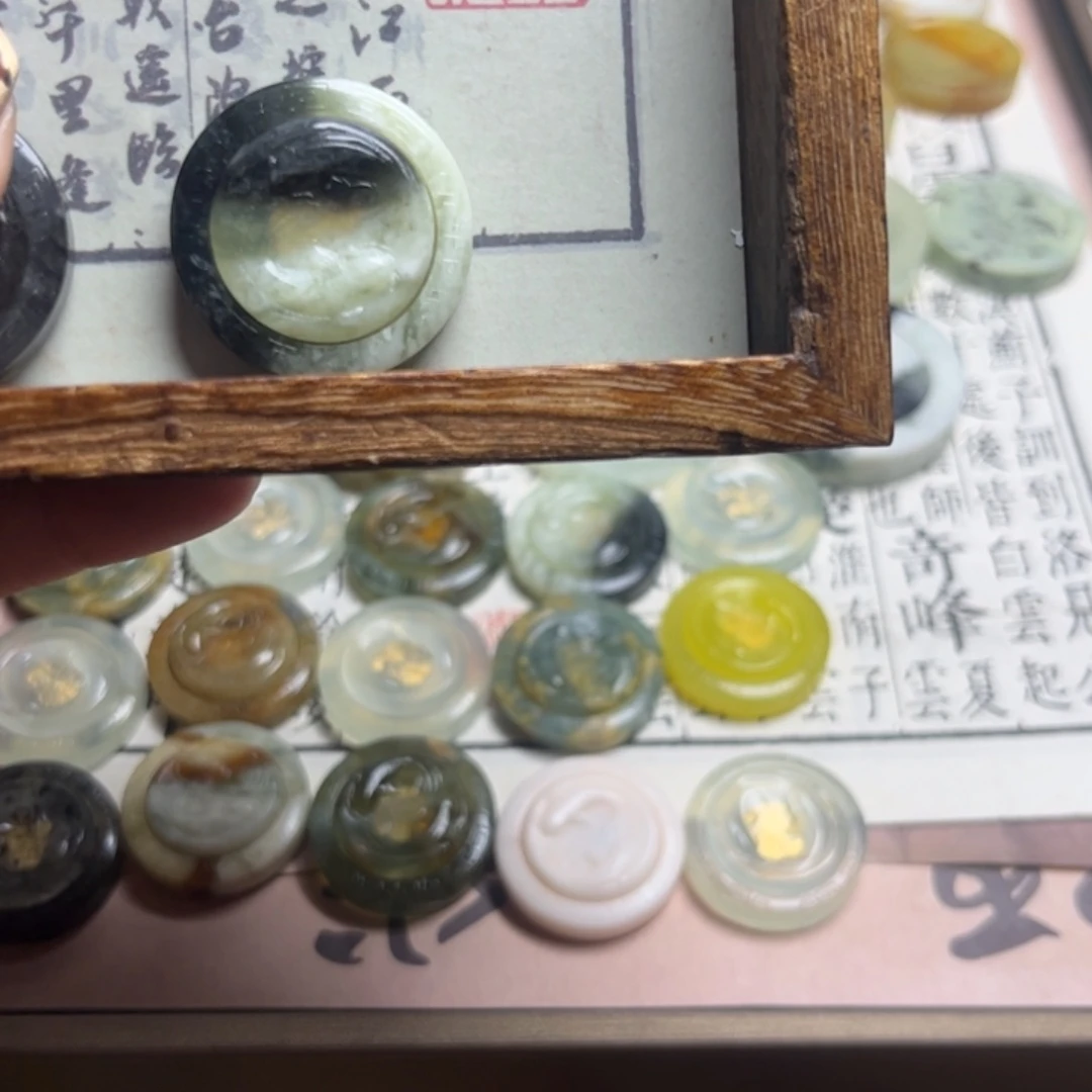 小***只蛇纹石玉合金颈饰