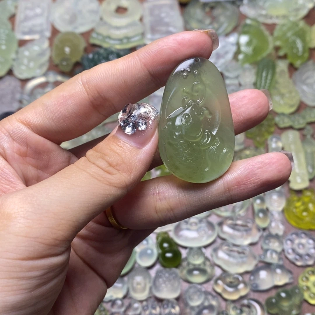 蛇纹石玉未镶嵌颈饰