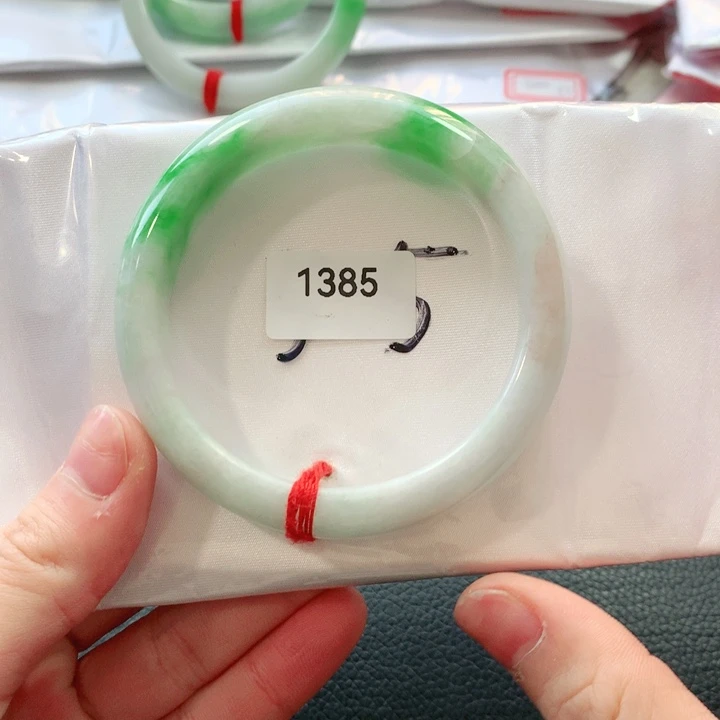 翡翠手镯未镶嵌天然翡翠手镯