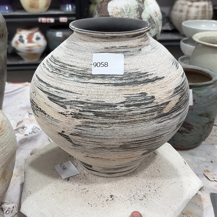 摆件高23，口9，无孔9058
