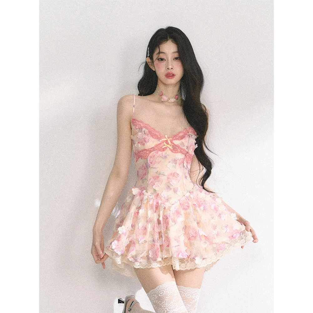 少也眼樱井杏奈 法式蕾丝碎花吊带连衣裙女夏收腰显瘦蓬蓬裙短裙