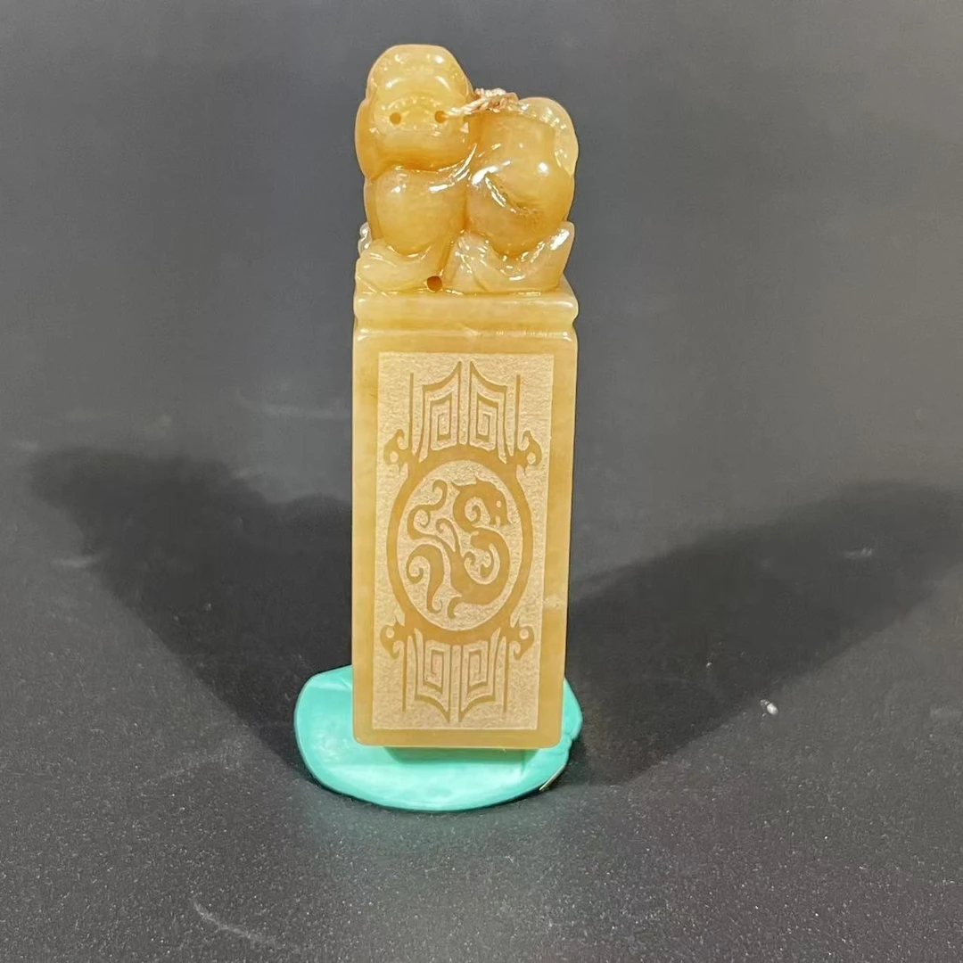 Lot8225 和田玉书画印章麒麟雕刻