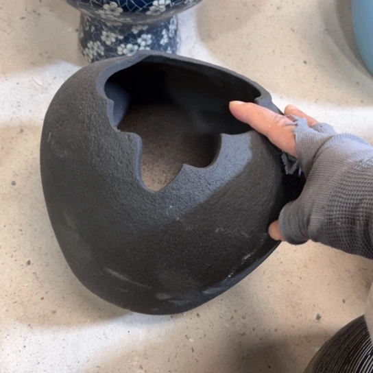 罐默认微瑕，有孔编号20-82