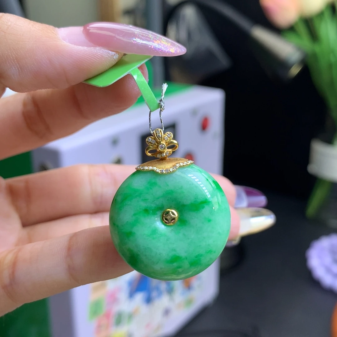 翡翠18K金镶嵌颈饰