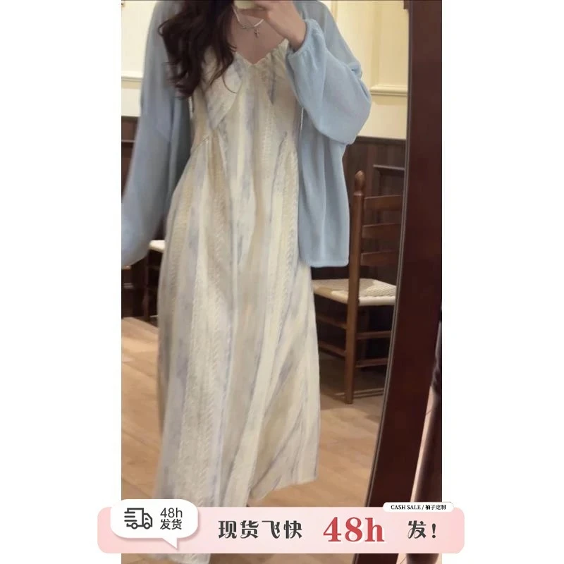 夏季温柔蓝海星河碎花绝美氛围设计感气质吊带连衣裙