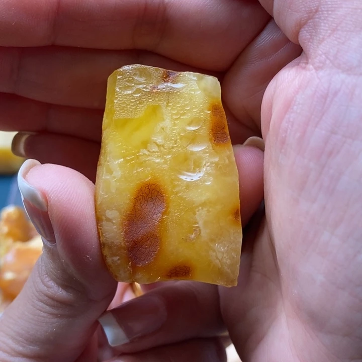 定制琥珀未镶嵌阿*蜜蜡