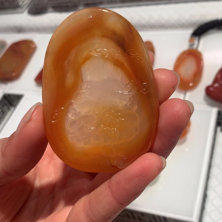 石英质玉（黄龙玉）未镶嵌颈饰