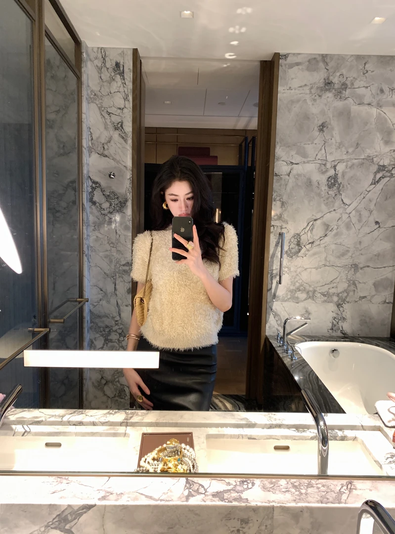 金南一高奢系列进口1.5支特级白厂丝花式纱珍珠光泽圆领中袖上衣