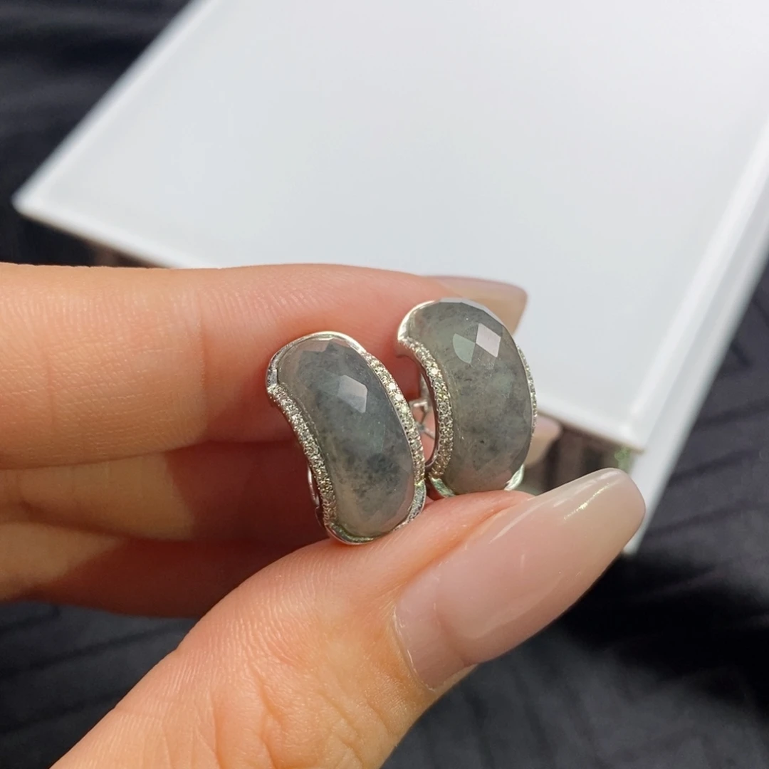 18K金镶嵌翡翠耳饰冰乌鸡耳包