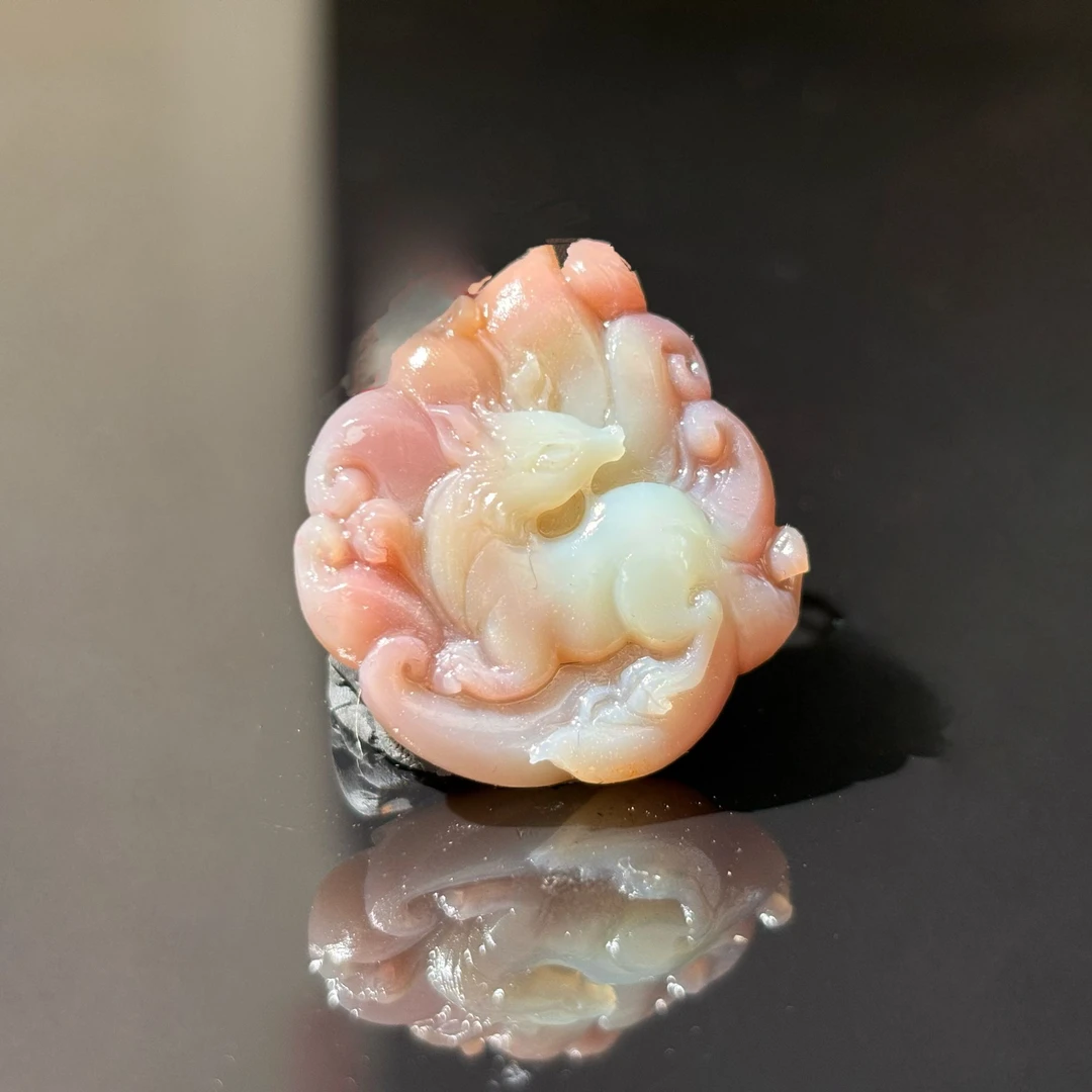 盐源玛瑙 炫彩九尾狐雕刻挂件锁骨链摆件饰品