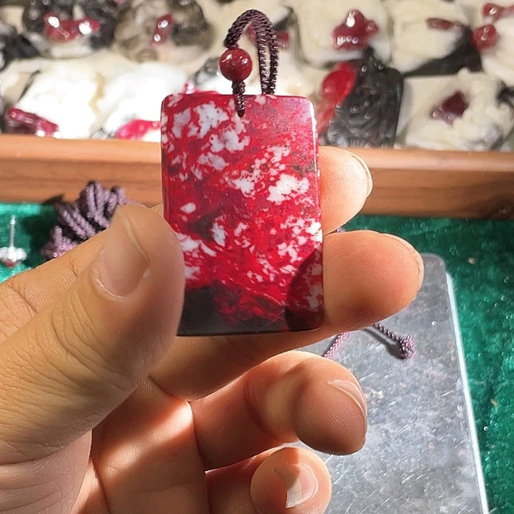 天然辰砂原石首饰