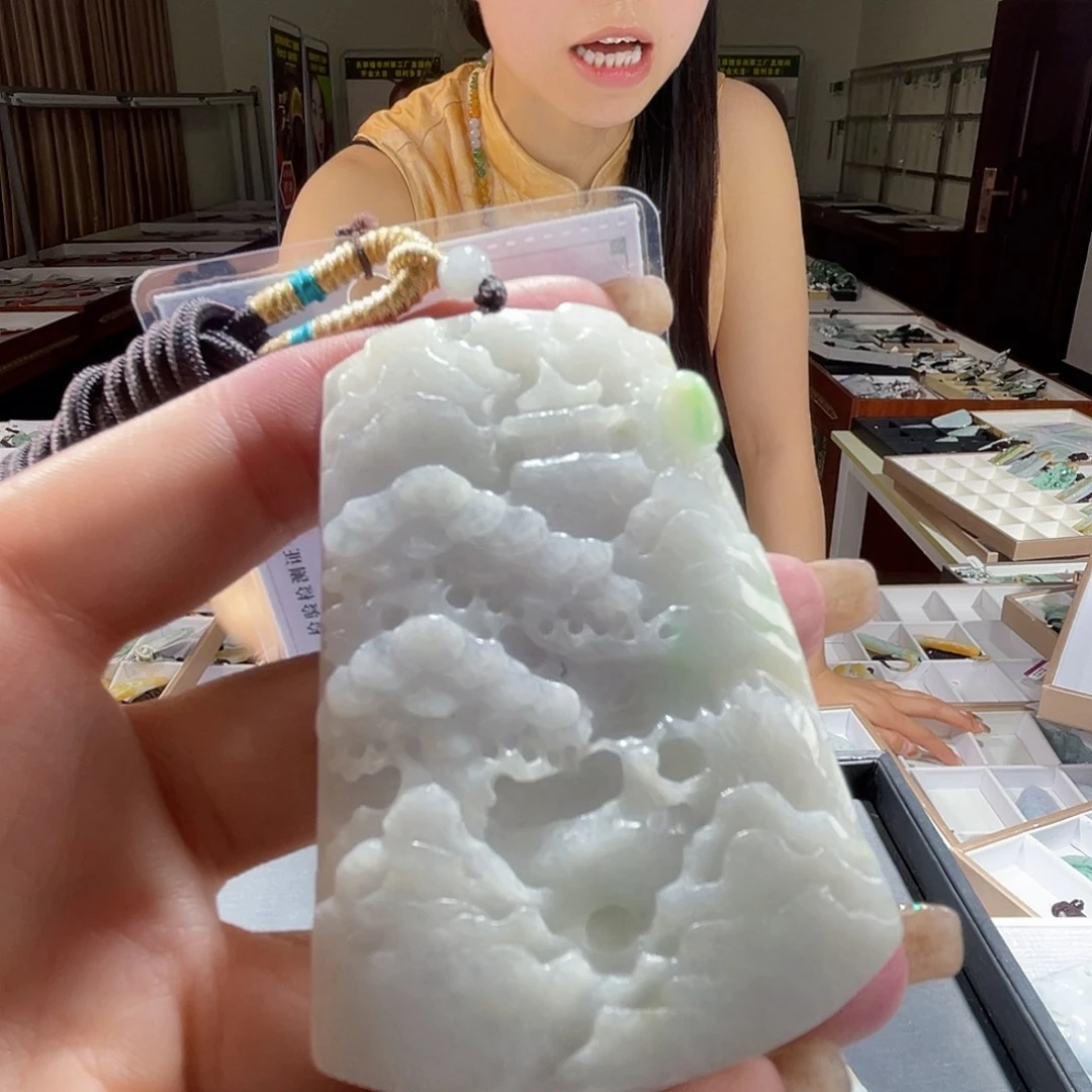 翡翠未镶嵌颈饰一